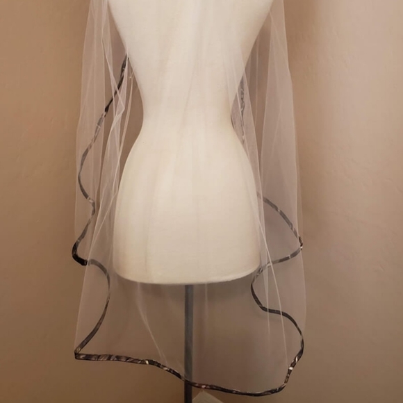 Camo Wedding Veil - Picture 4 of 4